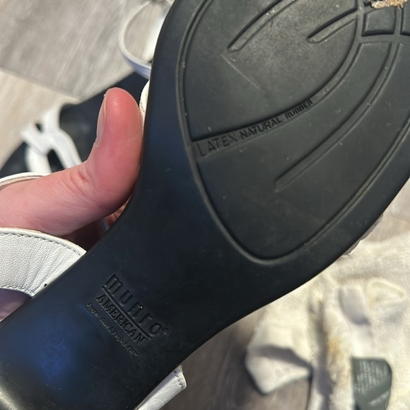 Munro Leather Heels 7.5 strappy sandal white black summer dressy Luxury - Picture 6 of 8